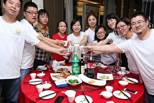 Bạn học cũ hội ngộ, 3 điều này nhất định phải chú ý, rất dễ làm mất lòng người đối diện