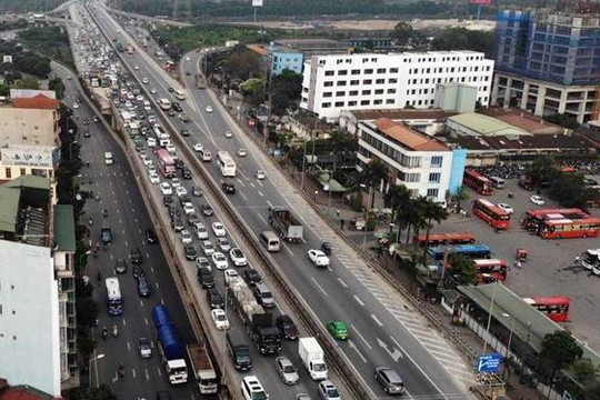 Hà Nội: Xử phạt gần 1.100 lái xe đi vào làn khẩn cấp trên cao tốc và vành đai