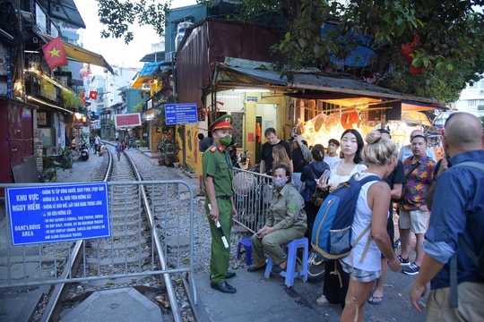 Hà Nội dẹp quán cà phê đường tàu