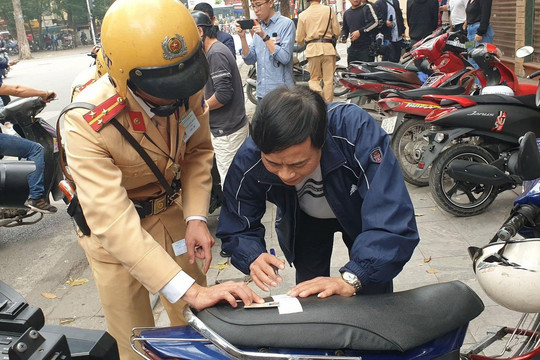 Không có bảo hiểm xe máy phạt bao nhiêu tiền?