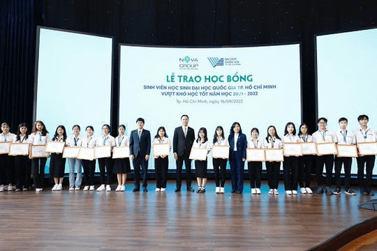NovaGroup trao hàng trăm suất quà cho sinh viên, học sinh vượt khó tại ĐHQG TP HCM