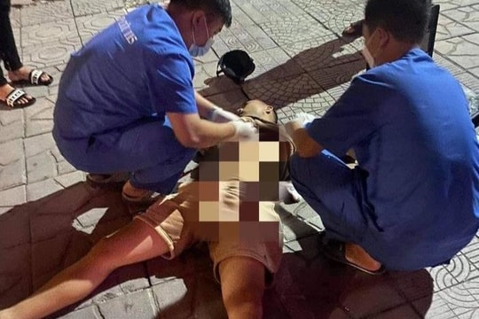 Nam thanh niên bị đâm gục trên phố Láng Hạ