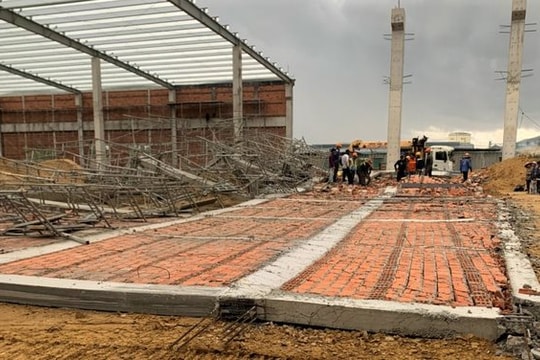 Khởi tố vụ sập tường công trình đang thi công khiến 11 người thương vong