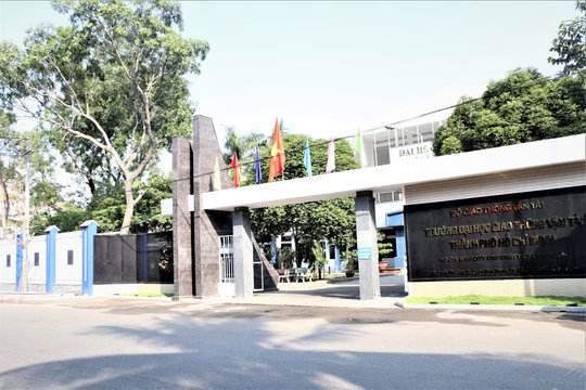 Hi hữu: Trường Đại học có điểm chuẩn giảm đến 11 điểm