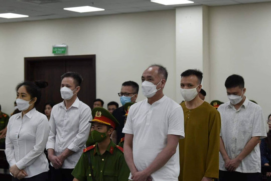Vụ “chạy án” 60 tỷ đồng: Nguyên Giám đốc Bệnh viện TP. Thủ Đức Nguyễn Minh Quân xin được xét xử vắng mặt tại phiên toà