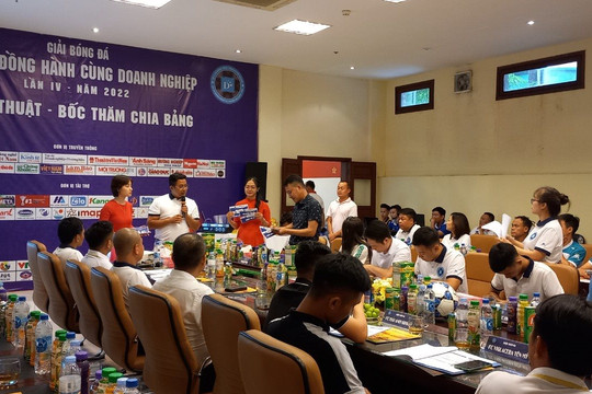 Khởi tranh Giải bóng đá "Báo chí đồng hành cùng Doanh nghiệp"