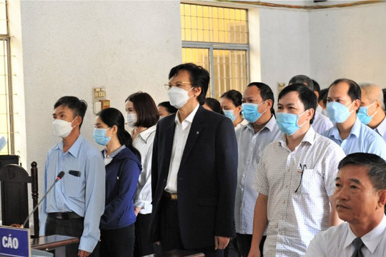 Hàng chục cựu cán bộ, lãnh đạo ngành y tế tỉnh Đắk Lắk hầu tòa