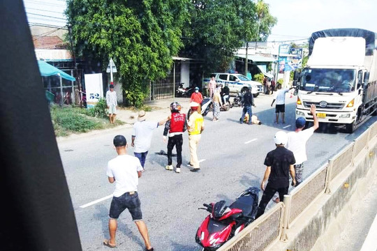 Khởi tố thanh niên lái xe máy tông CSGT bị thương