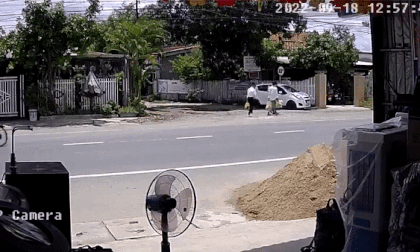 Chạy xe máy lấn làn ngược chiều, nam thanh niên hú vía thoát nạn trong gang tấc