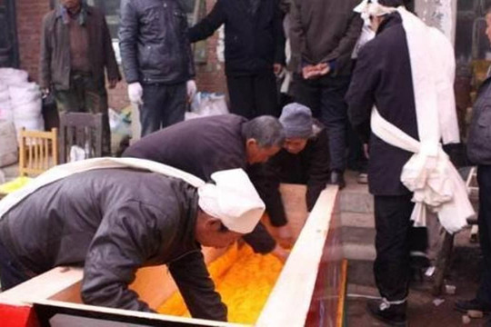 Khi một người chết đi, có hai di vật cần đốt, không phải là mê tín dị đoan, mà là cơ sở khoa học