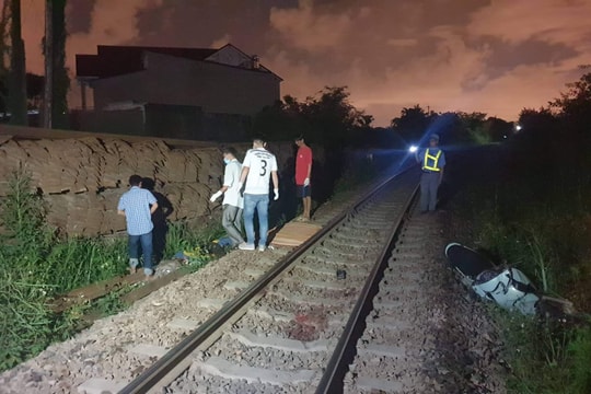 Bình Thuận:  Cố tình băng qua đường sắt bị tàu cán tử vong