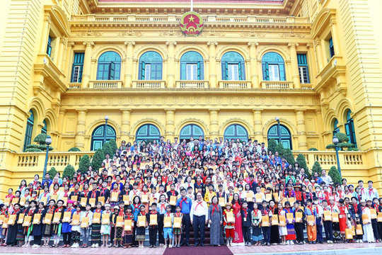Chủ tịch nước: Tăng cường quan tâm, tạo điều kiện tốt nhất cho công tác chăm sóc, giáo dục thiếu niên nhi đồng