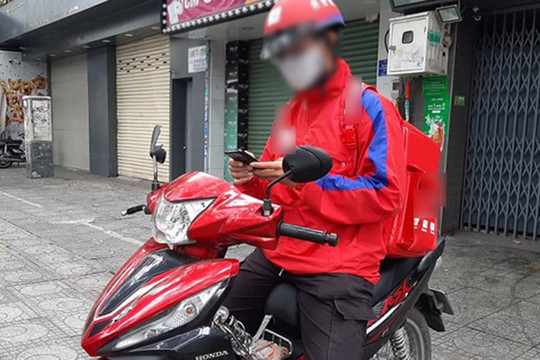 Chàng shipper chu cấp 5 triệu/tháng trong 4 năm cho người yêu học đại học, vừa ra trường cô gái đã đòi chia tay vì không cùng 'địa vị'