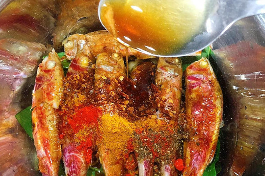 Cá kho không cần cho nước hàng, thêm thứ nguyên liệu này vừa lên màu đẹp lại ngọt ngon gấp bội