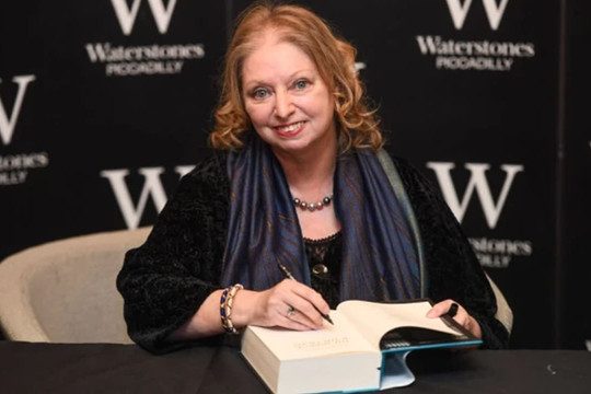 Dame Hilary Mantel, tiểu thuyết gia đoạt giải Booker qua đời ở tuổi 70