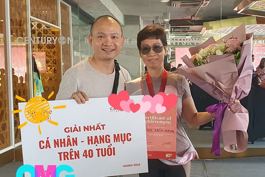 Bà xã U70 của MC Lại Văn Sâm đoạt giải nhất giải chạy, con trai hào hứng khoe chiến tích