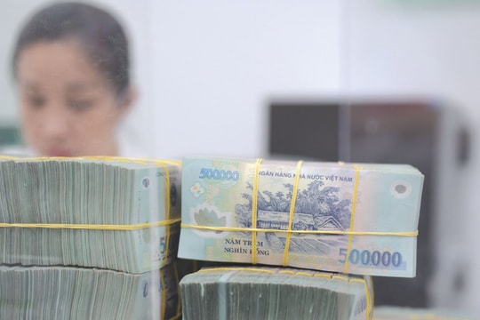 Ngân hàng đồng loạt tăng lãi suất huy động kịch trần
