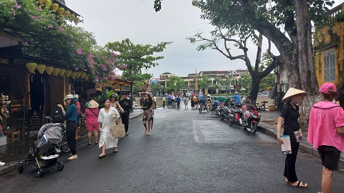 Hội An dừng bán vé tham quan phố cổ cho đến khi bão Noru tan