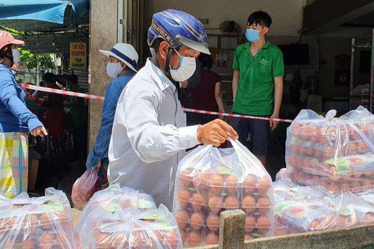 Đà Nẵng: Người dân đổ xô đi mua lương thực, thực phẩm dự trữ