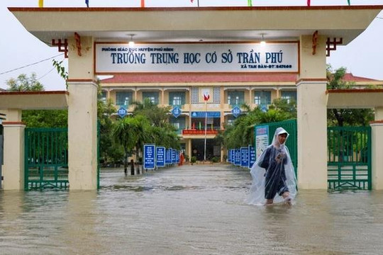 Tránh bão Noru, 9 địa phương cho học sinh nghỉ học 