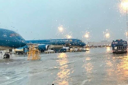 Đóng cửa 5 sân bay do ảnh hưởng bão số 4