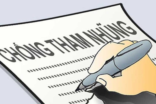 Khen thưởng 4 cán bộ, công chức tố cáo tham nhũng