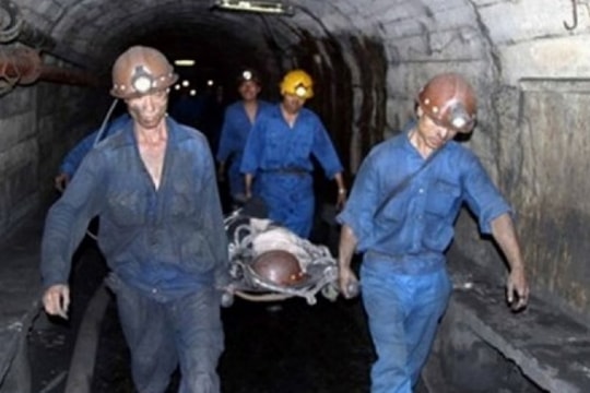 Tai nạn hầm lò khiến 2 công nhân tử vong