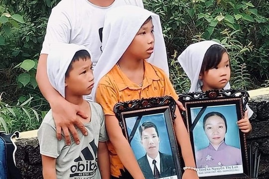 Nghệ An: Xót xa 3 cháu bé mồ côi bố mẹ sau cơn lũ dữ 