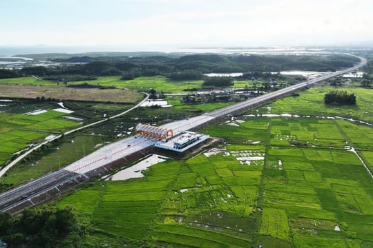 Ngày 5/10, bắt đầu thu phí cao tốc Tiên Yên - Móng Cái