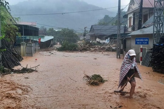 Lũ quét kinh hoàng ở huyện miền núi Kỳ Sơn