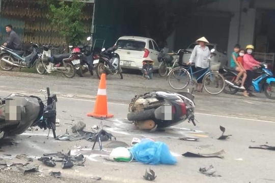 Hai xe máy va chạm chạy tốc độ cao khiến 3 người thương vong