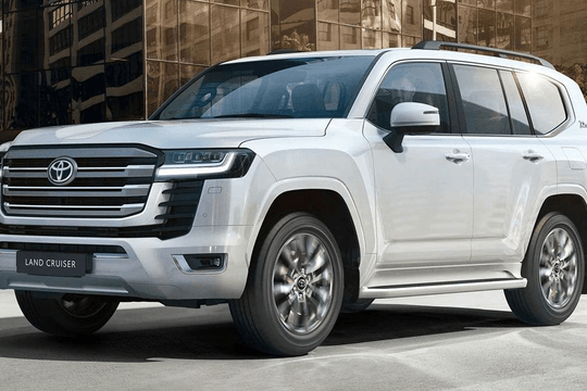 Toyota Land Cruiser LC300 tiếp tục tăng 96 triệu đồng