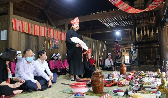 Xây dựng hồ sơ trình UNESCO bảo vệ khẩn cấp di sản Mo Mường