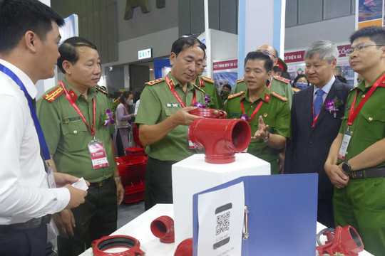 Tập trung các nguồn lực để xây dựng và phát triển đồng bộ cơ sở hạ tầng, kỹ thuật về PCCC và CNCH
