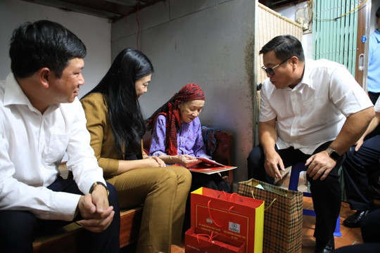 Hà Nội: “Vì người nghèo” – trao sinh kế, tạo giá đỡ an sinh