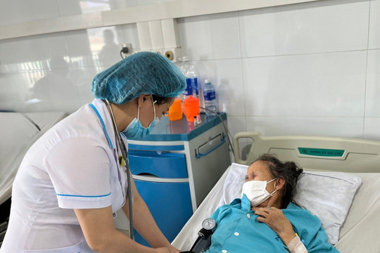Bệnh viện Đà Nẵng cứu sống cụ bà phình động mạch chủ bụng 
