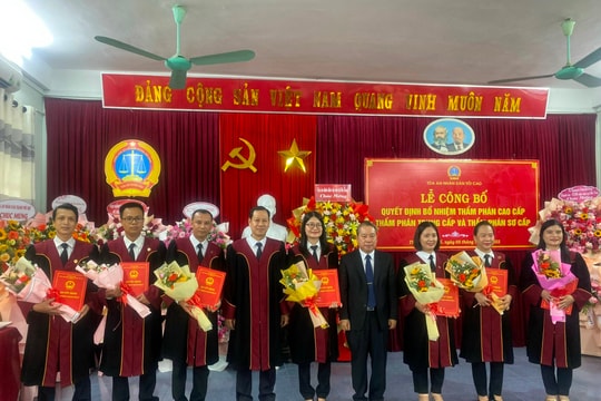 Trao quyết định bổ nhiệm Thẩm phán cao cấp, Thẩm phán trung cấp và Thẩm phán sơ cấp TAND hai cấp tỉnh TT-Huế