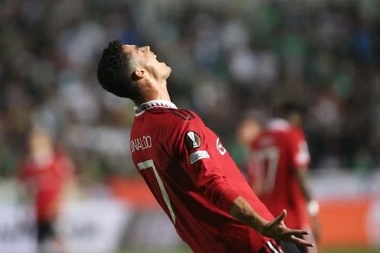 MU ngược dòng thắng Omonia trong ngày Ronaldo chơi quá thất vọng