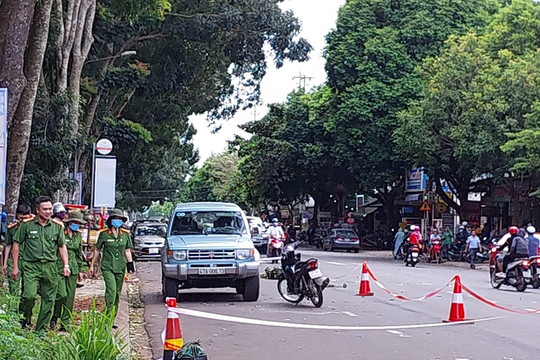 Va chạm giao thông, nam thanh niên dùng dao đâm chết người 