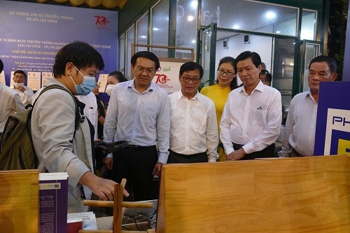 Giới thiệu bộ sách điện tử “Việt Nam thời đại Hồ Chí Minh – Biên niên sử truyền hình”