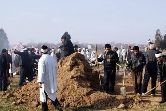 Sau khi một người chết, có 4 loại xá lợi không được đốt, nếu không thì gia tài sẽ hao hụt, có phải là mê tín không?
