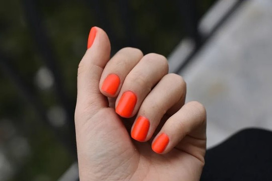 Thu hồi sơn móng tay Darling Tone đỏ cam chứa chất cấm
