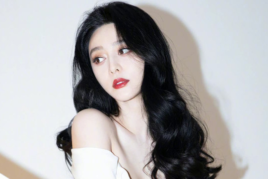 Đoạt giải thưởng điện ảnh dù bị 'phong sát', Phạm Băng Băng gây tranh cãi
