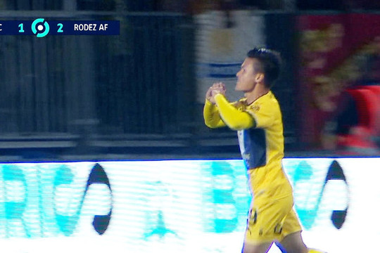 Quang Hải ghi bàn đầu tiên giúp Pau FC thoát thua