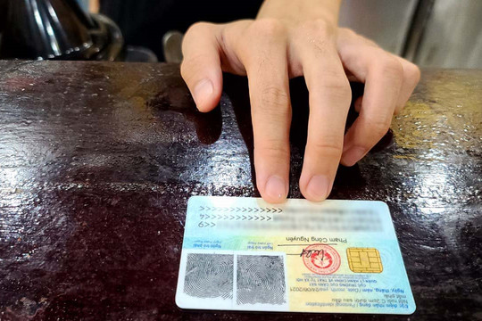 Lễ tân khách sạn có được giữ CCCD của khách thuê phòng không?