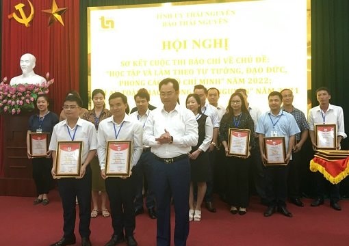 Trao giải cuộc thi báo chí với chủ đề “Vì An toàn giao thông Thái Nguyên”