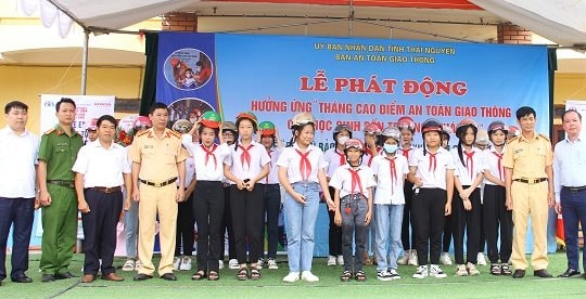Thái Nguyên: Phát động Tháng cao điểm an toàn giao thông cho học sinh đến trường