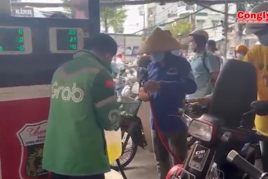 TP.HCM người dân chật vật tìm nơi đổ xăng