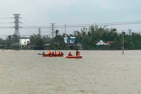 Chìm ghe khi đánh bắt cá, một người mất tích