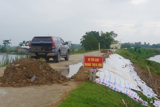 Sụt lún đê sông Mã đe dọa gần 3 vạn dân